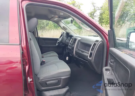 2017 Ram 1500 Express 4X4 6'4 Box из США, поврежденный, VIN 1C6RR7FT8HS620139